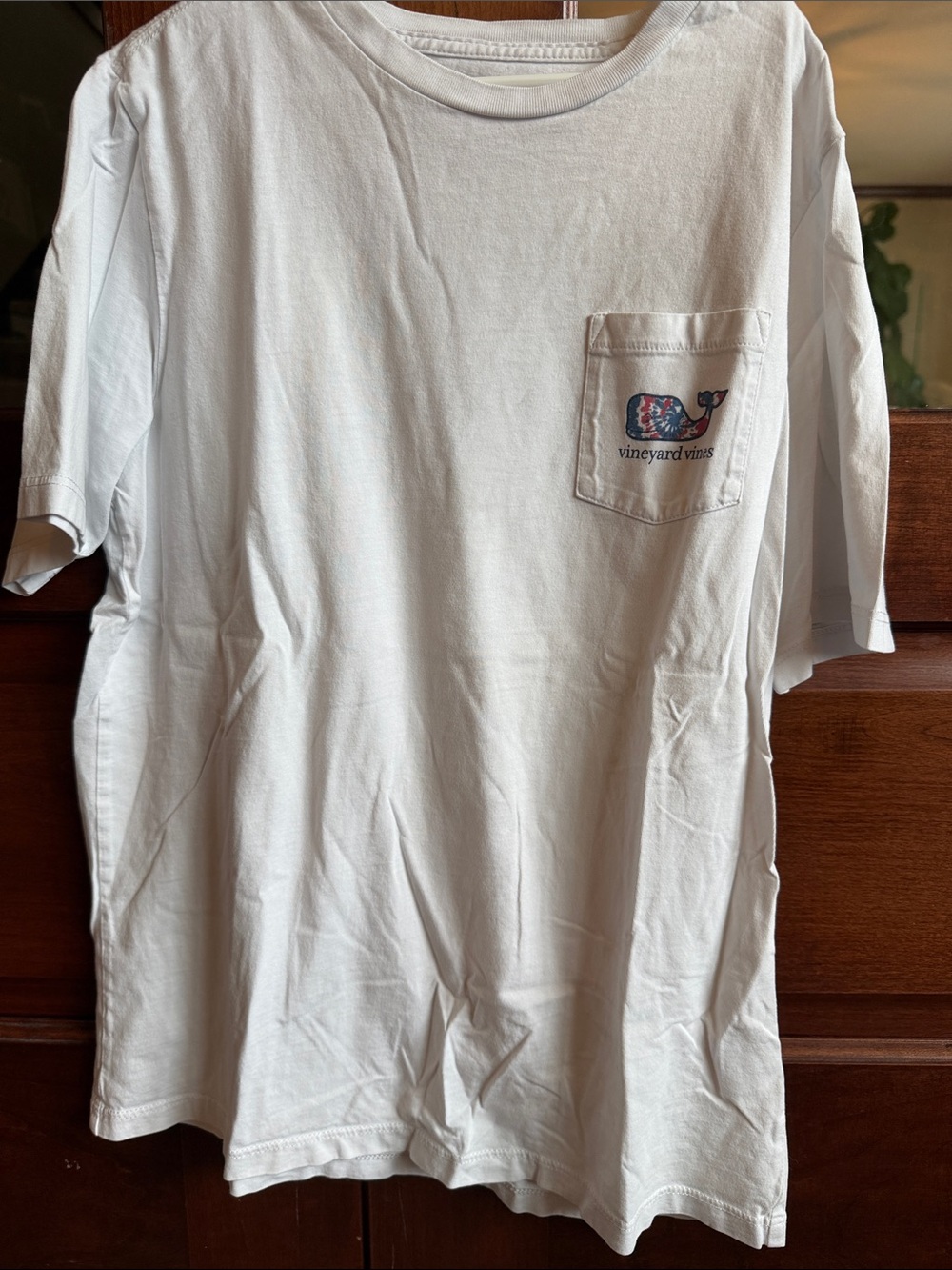 Vineyard Vines White Pocket T-Shirt - Classic Comfort kids red/white/blue tiedye